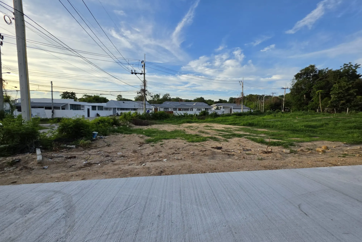 Land for Sale: Plai Laem Soi 4