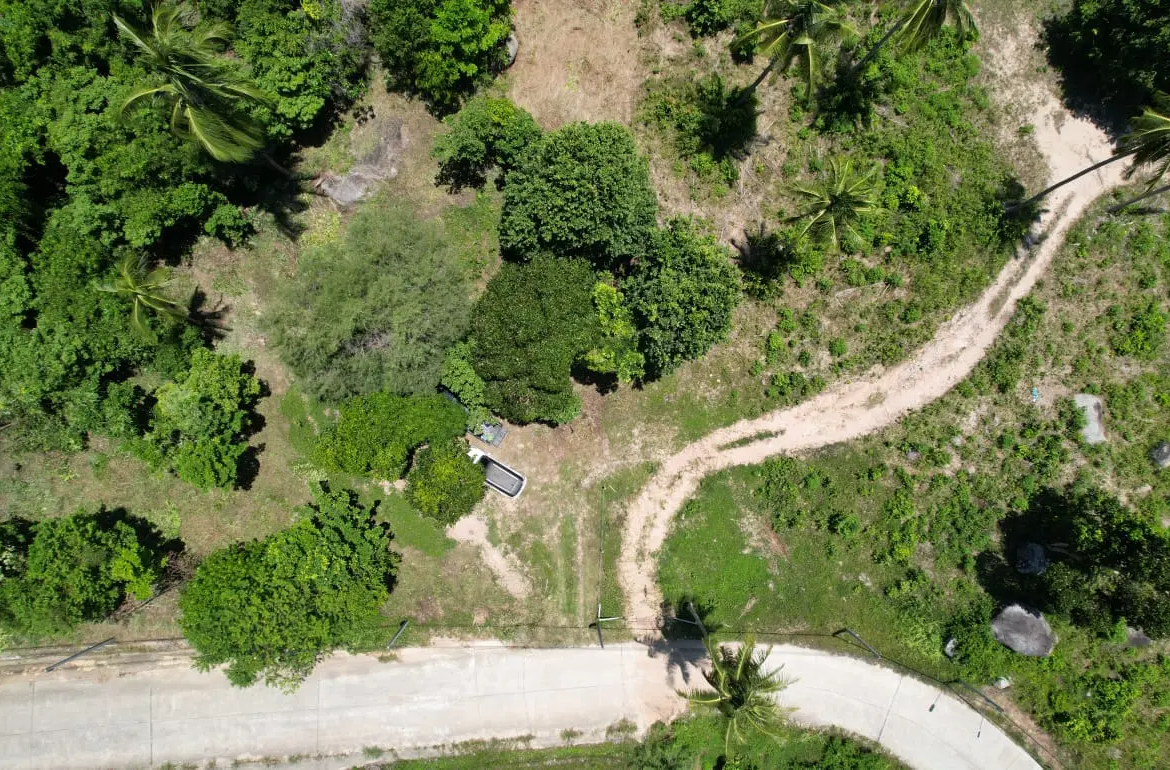 Prime Land Parcel with Partial Sea View for Sale in Chaweng Noi, Koh Samui – Red Title Deed (Chanote), Public Road Access & Electricity Ready