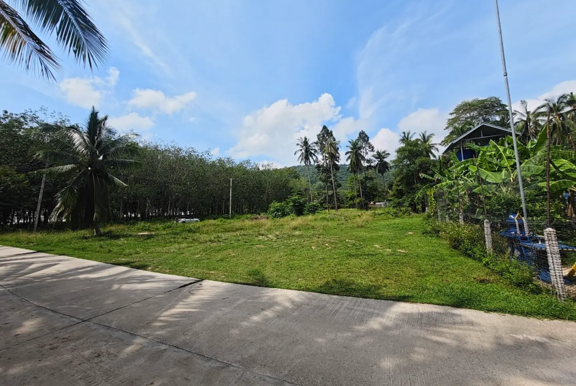 Prime 800 Sqm Land Plot for Sale in Koh Samui – Just 950m to the Beach!