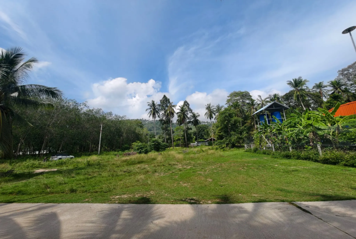 Prime 800 Sqm Land Plot for Sale in Koh Samui – Just 950m to the Beach!